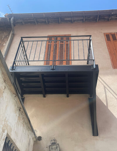 réfection des deux balcons dans leur intégralité par RENOBAT sur immeuble sous arreté de péril